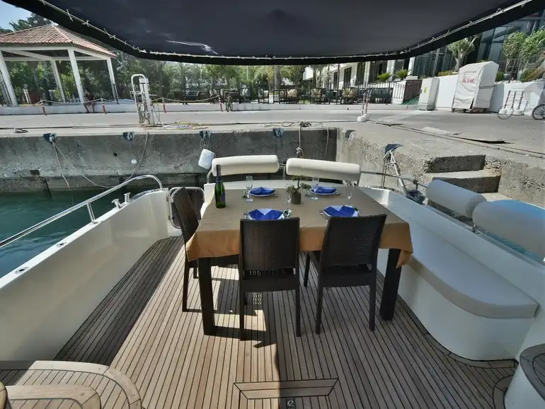 YACHT ASSOL